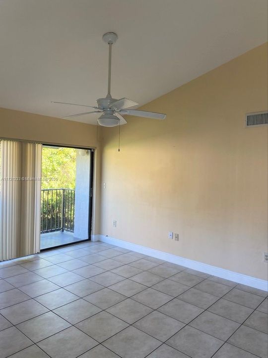 For Rent: $2,100 (2 beds, 1 baths, 848 Square Feet)