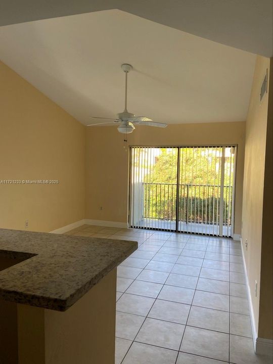 For Rent: $2,100 (2 beds, 1 baths, 848 Square Feet)