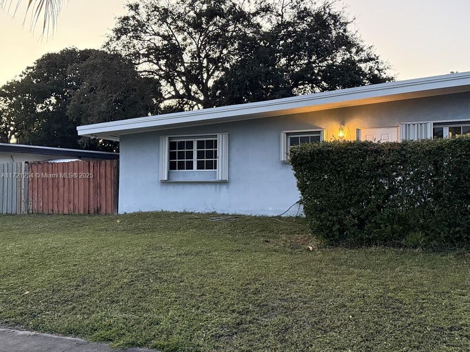 For Sale: $1,200,000 (4 beds, 2 baths, 2343 Square Feet)