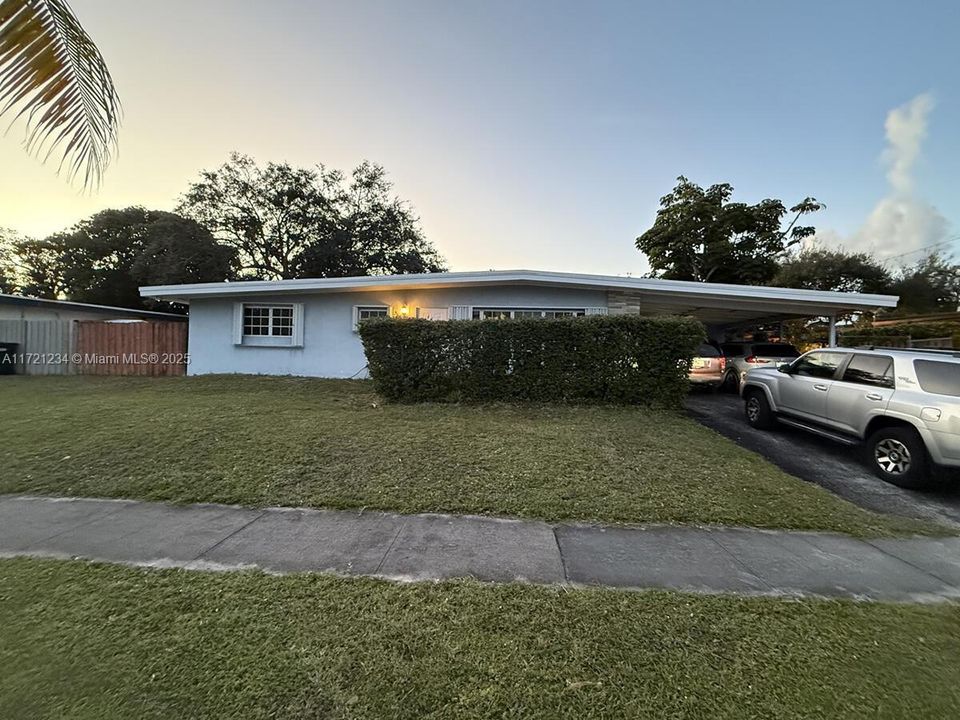 For Sale: $1,200,000 (4 beds, 2 baths, 2343 Square Feet)