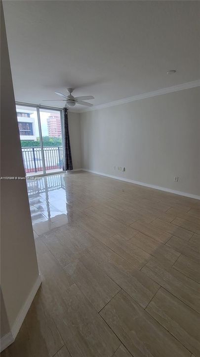 For Rent: $2,000 (1 beds, 1 baths, 781 Square Feet)