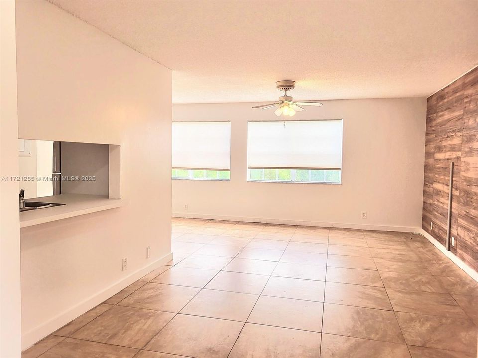 For Rent: $2,250 (2 beds, 2 baths, 985 Square Feet)