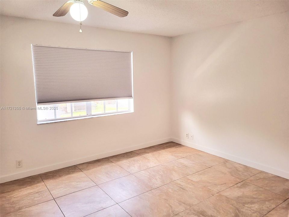 For Rent: $2,250 (2 beds, 2 baths, 985 Square Feet)