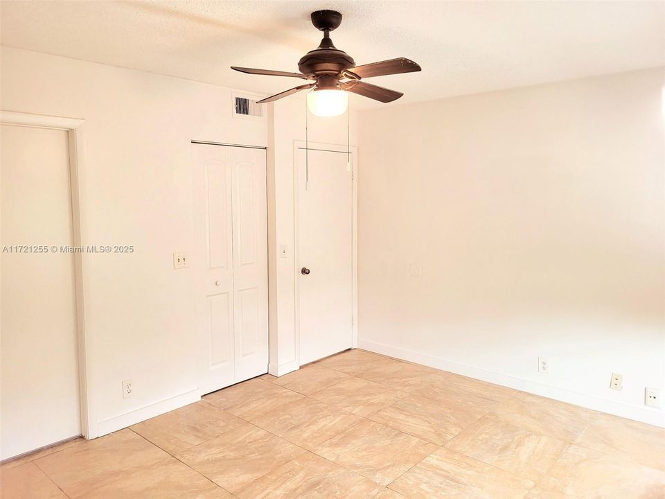 For Rent: $2,250 (2 beds, 2 baths, 985 Square Feet)