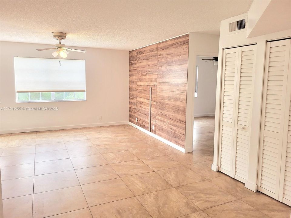 For Rent: $2,250 (2 beds, 2 baths, 985 Square Feet)