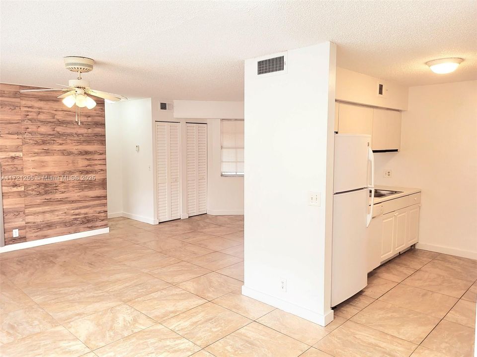 For Rent: $2,250 (2 beds, 2 baths, 985 Square Feet)