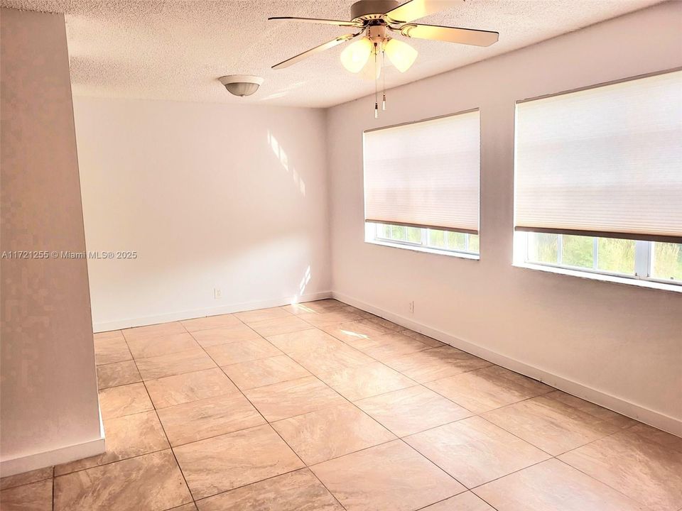 For Rent: $2,250 (2 beds, 2 baths, 985 Square Feet)