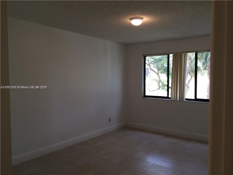 For Rent: $2,100 (2 beds, 2 baths, 986 Square Feet)