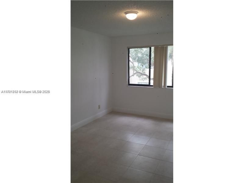 For Rent: $2,100 (2 beds, 2 baths, 986 Square Feet)