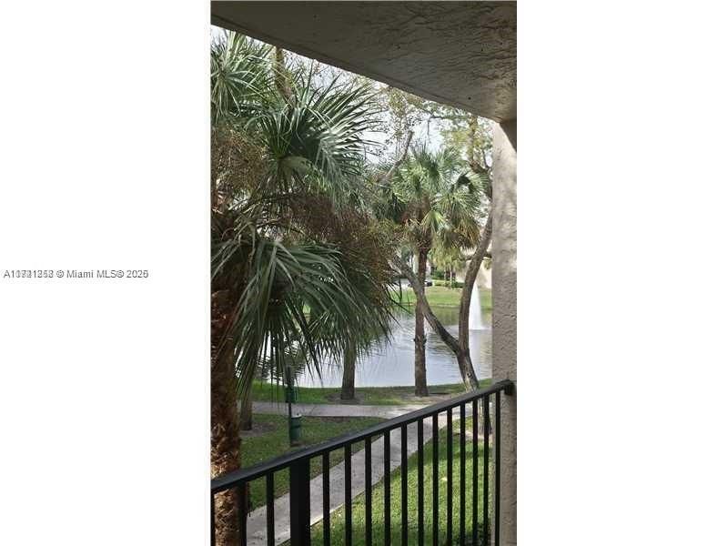 For Rent: $2,100 (2 beds, 2 baths, 986 Square Feet)