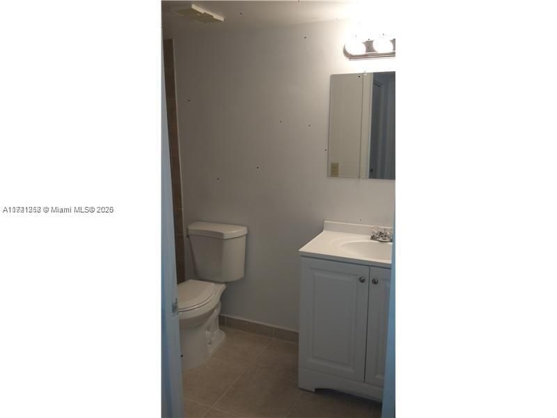 For Rent: $2,100 (2 beds, 2 baths, 986 Square Feet)