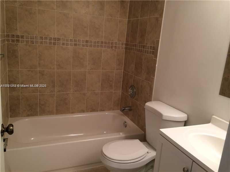 For Rent: $2,100 (2 beds, 2 baths, 986 Square Feet)