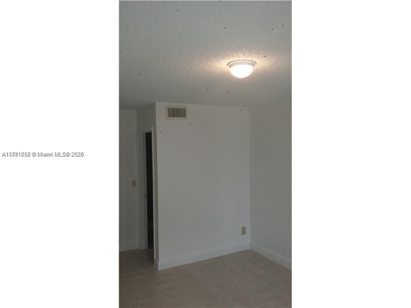 For Rent: $2,100 (2 beds, 2 baths, 986 Square Feet)