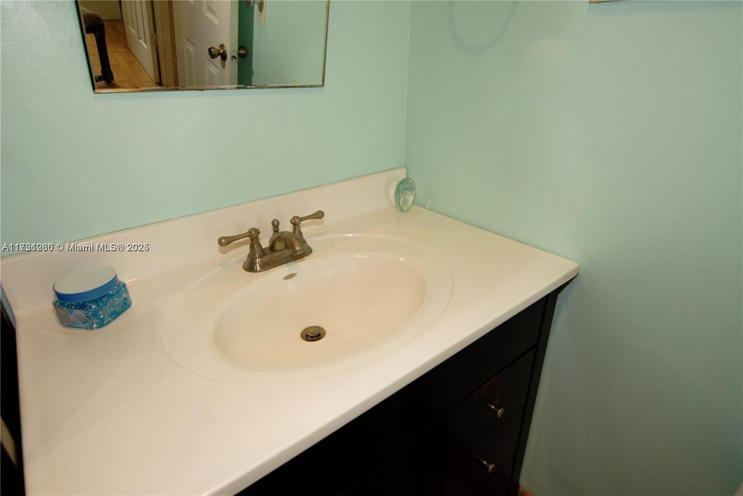 最近售出: $249,000 (1 贝兹, 1 浴室, 900 平方英尺)