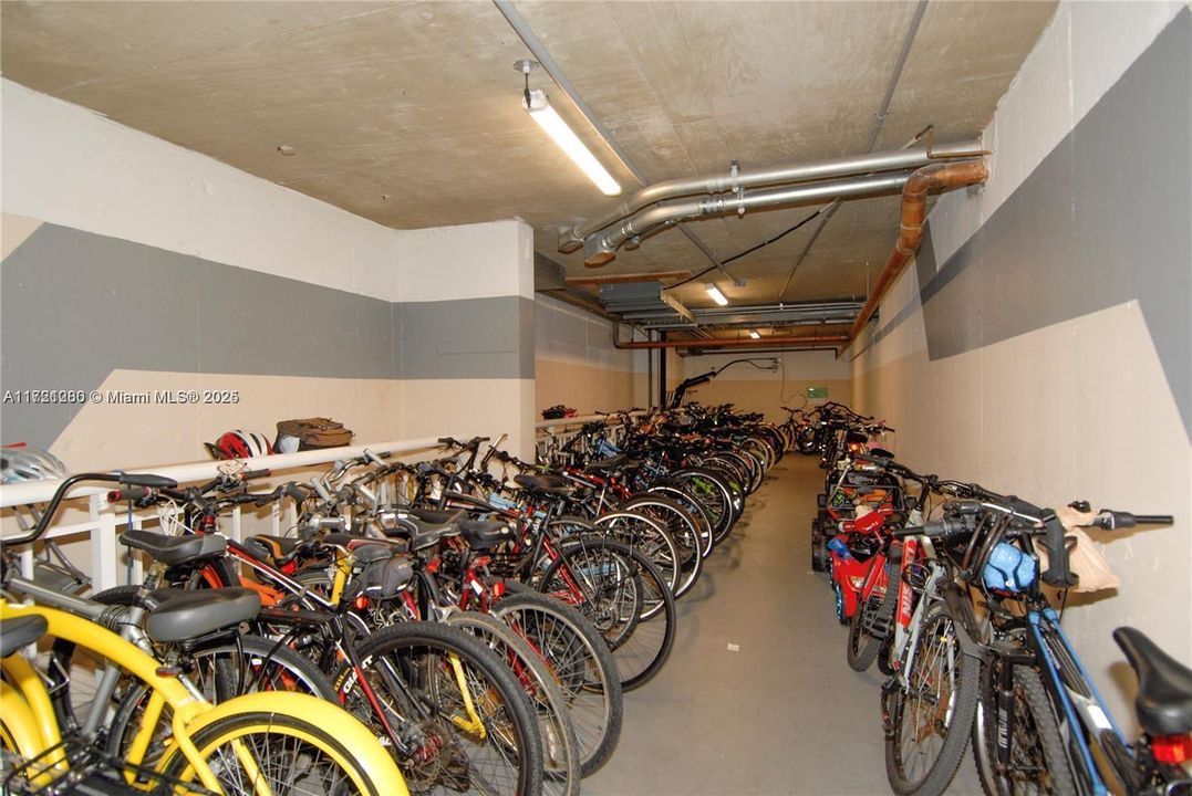 最近售出: $249,000 (1 贝兹, 1 浴室, 900 平方英尺)