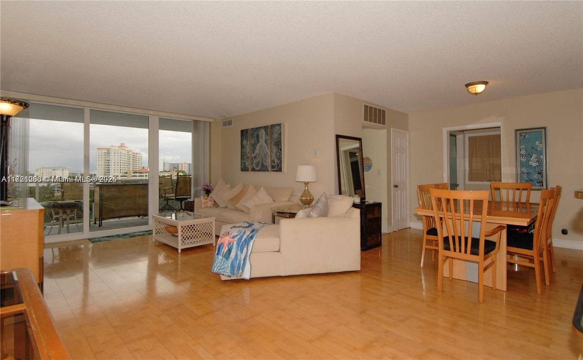 最近售出: $249,000 (1 贝兹, 1 浴室, 900 平方英尺)