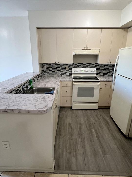 For Rent: $2,000 (2 beds, 2 baths, 809 Square Feet)