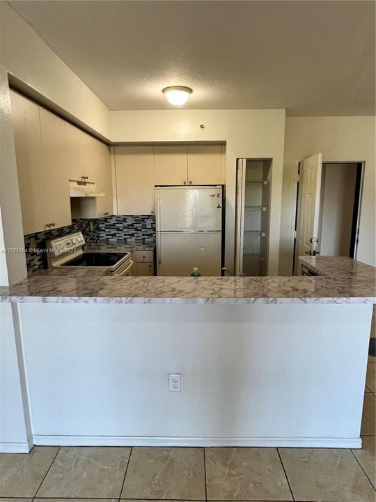 For Rent: $2,000 (2 beds, 2 baths, 809 Square Feet)