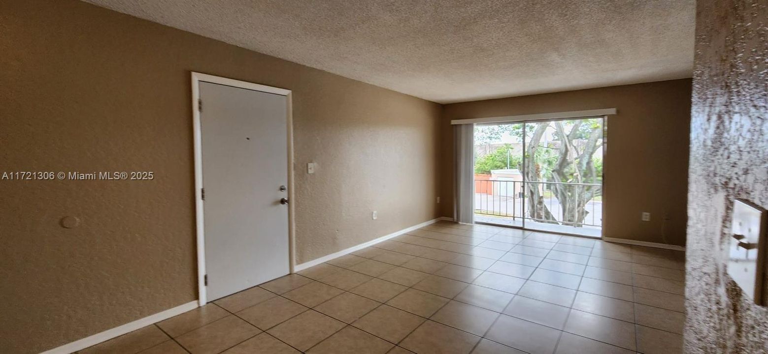 For Rent: $1,850 (2 beds, 2 baths, 925 Square Feet)