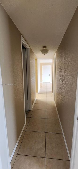 For Rent: $1,850 (2 beds, 2 baths, 925 Square Feet)