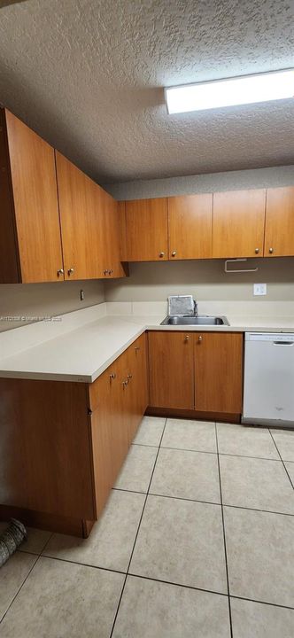 For Rent: $1,850 (2 beds, 2 baths, 925 Square Feet)