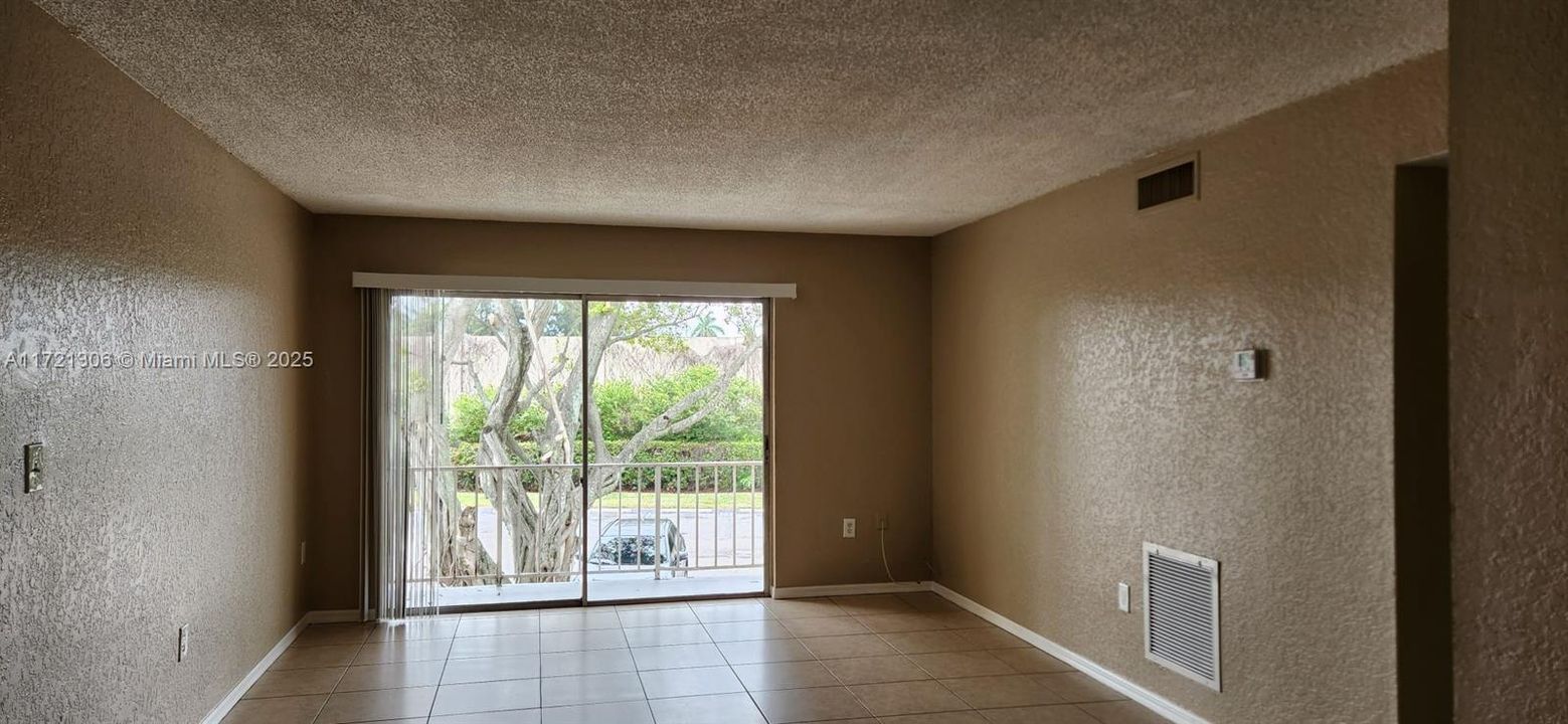 For Rent: $1,850 (2 beds, 2 baths, 925 Square Feet)