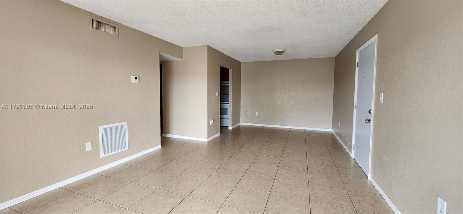 For Rent: $1,850 (2 beds, 2 baths, 925 Square Feet)