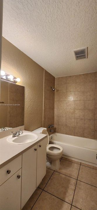 For Rent: $1,850 (2 beds, 2 baths, 925 Square Feet)