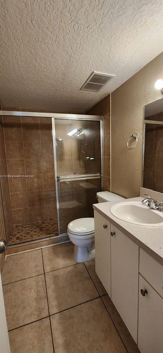 For Rent: $1,850 (2 beds, 2 baths, 925 Square Feet)