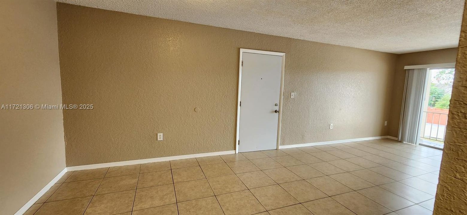 For Rent: $1,850 (2 beds, 2 baths, 925 Square Feet)