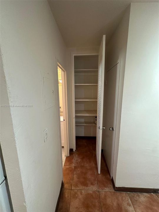 For Rent: $1,700 (0 beds, 1 baths, 395 Square Feet)