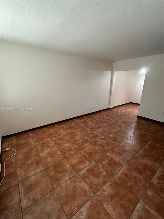 For Rent: $1,700 (0 beds, 1 baths, 395 Square Feet)