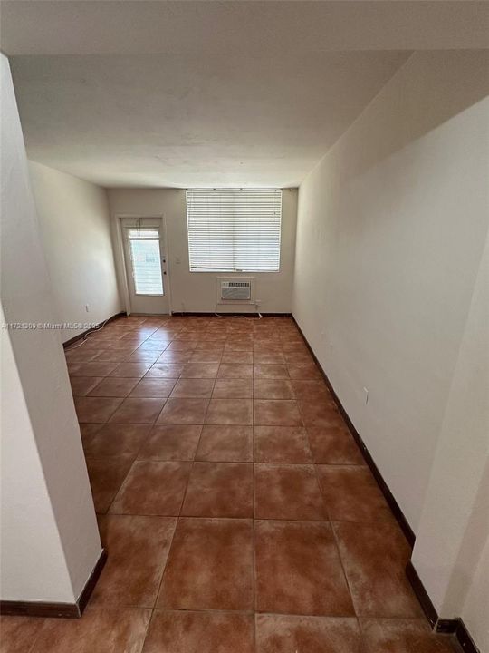 For Rent: $1,700 (0 beds, 1 baths, 395 Square Feet)