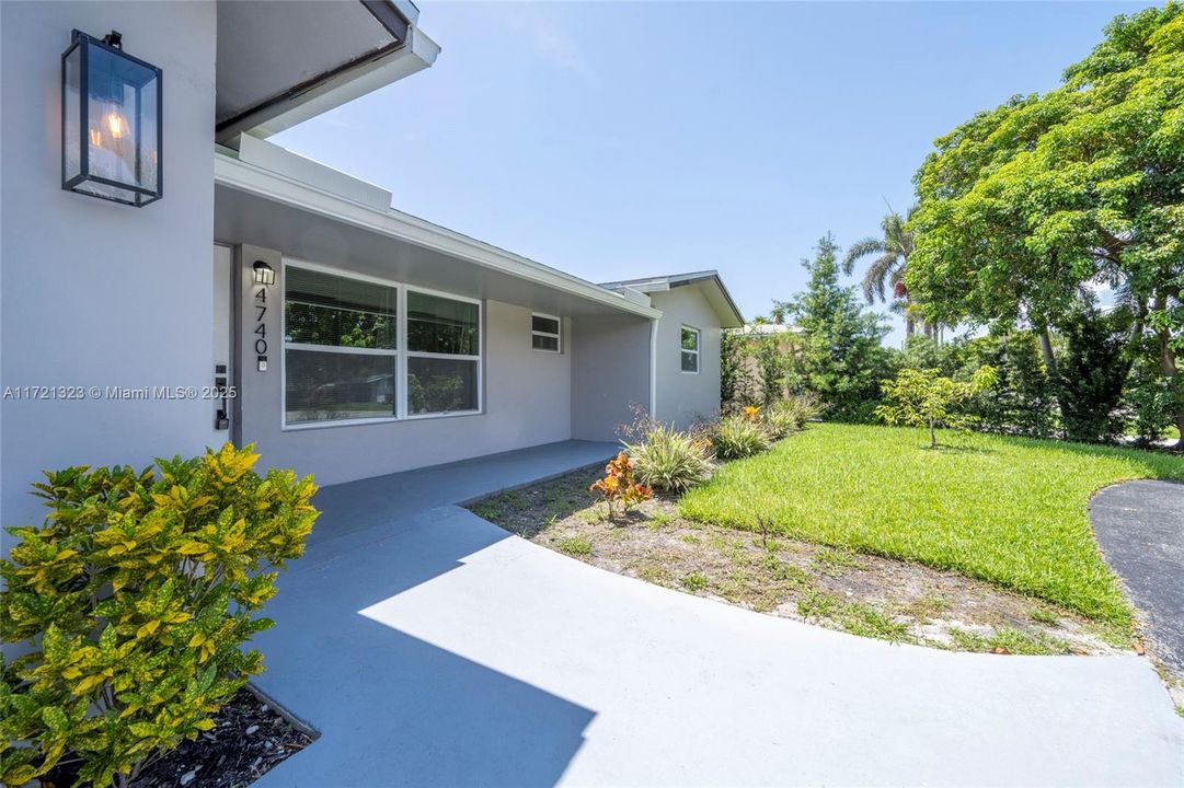 For Sale: $799,200 (3 beds, 2 baths, 1303 Square Feet)