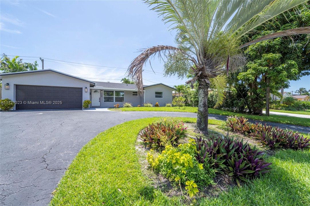 For Sale: $799,200 (3 beds, 2 baths, 1303 Square Feet)