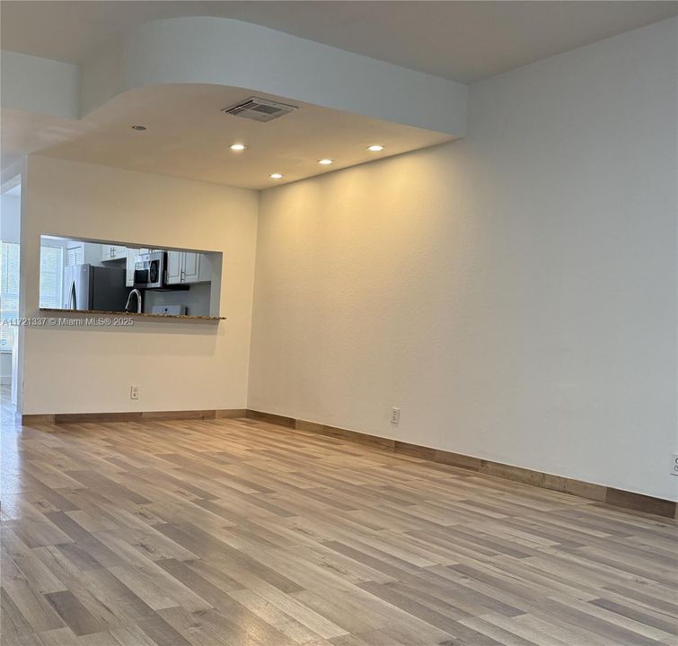 Recently Rented: $2,300 (2 beds, 2 baths, 1110 Square Feet)