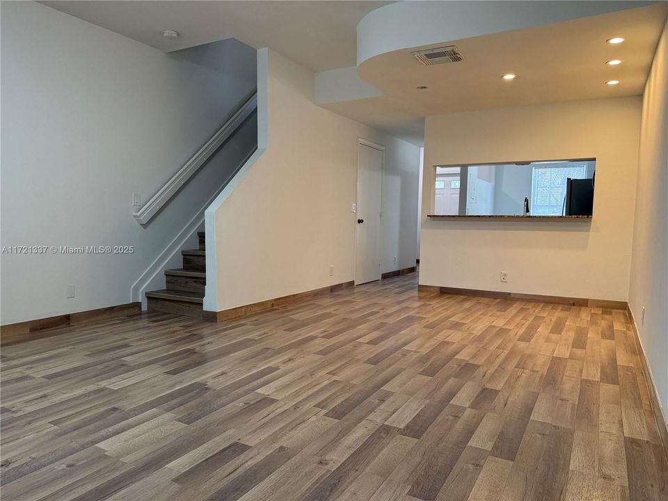 Recently Rented: $2,300 (2 beds, 2 baths, 1110 Square Feet)