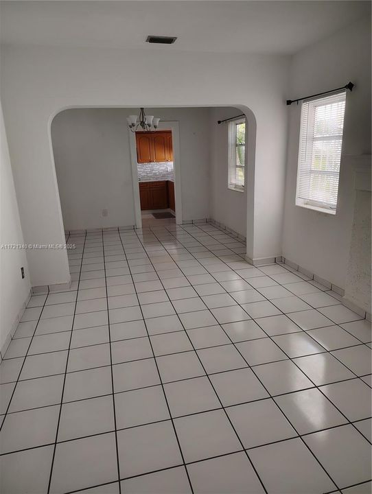 For Rent: $4,400 (3 beds, 2 baths, 1322 Square Feet)