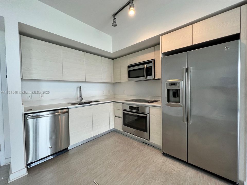 For Rent: $2,750 (1 beds, 1 baths, 616 Square Feet)