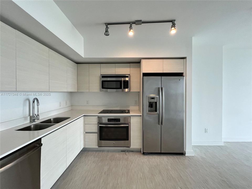 For Rent: $2,750 (1 beds, 1 baths, 616 Square Feet)