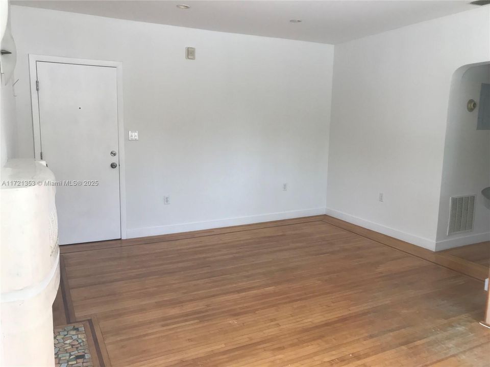 For Rent: $2,500 (1 beds, 1 baths, 528 Square Feet)