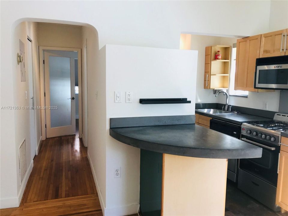 For Rent: $2,500 (1 beds, 1 baths, 528 Square Feet)