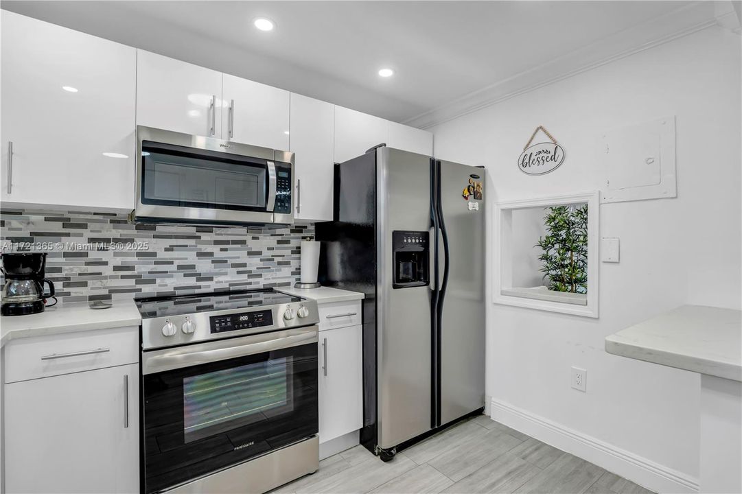 For Sale: $240,000 (2 beds, 2 baths, 850 Square Feet)