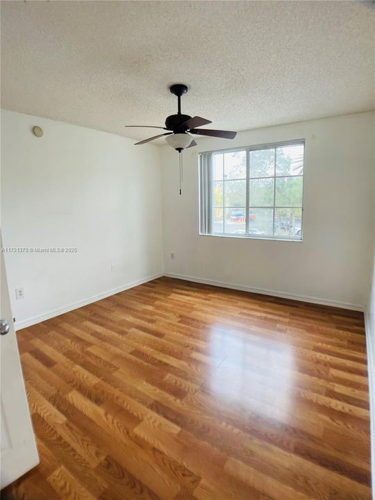 For Rent: $2,550 (2 beds, 2 baths, 977 Square Feet)