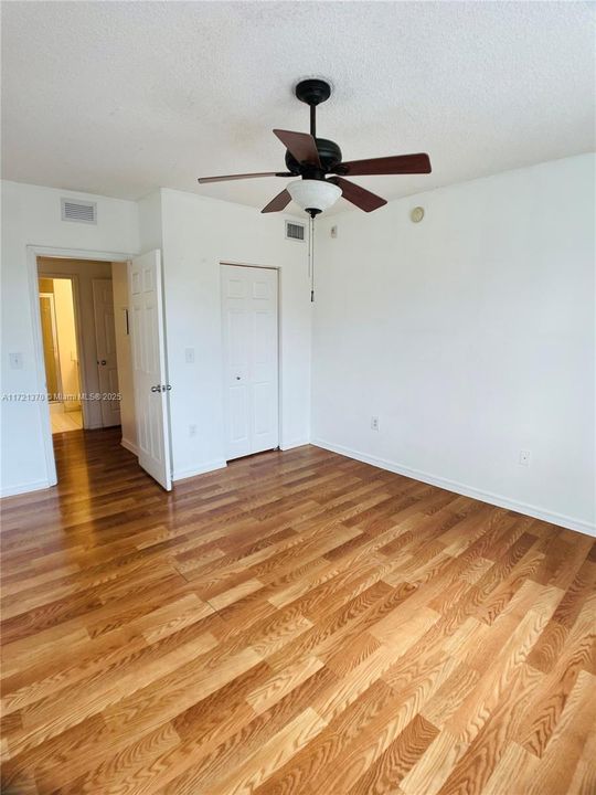 For Rent: $2,550 (2 beds, 2 baths, 977 Square Feet)