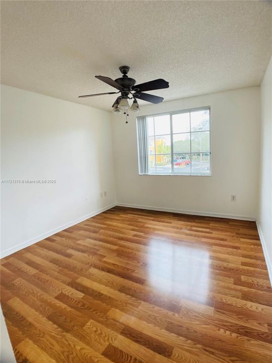 For Rent: $2,550 (2 beds, 2 baths, 977 Square Feet)