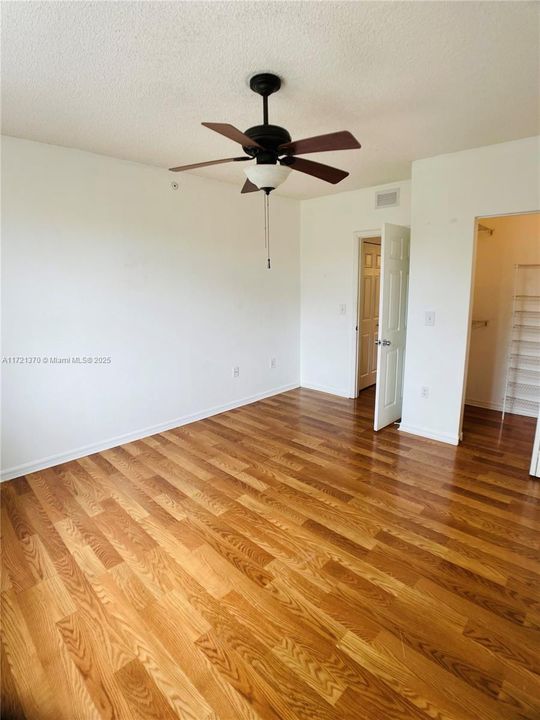 For Rent: $2,550 (2 beds, 2 baths, 977 Square Feet)