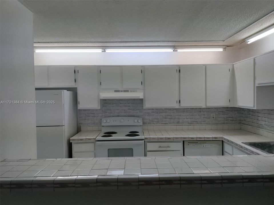 For Rent: $1,850 (2 beds, 1 baths, 1075 Square Feet)