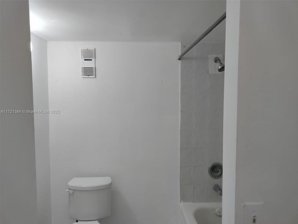 For Rent: $1,850 (2 beds, 1 baths, 1075 Square Feet)