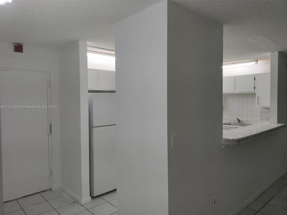 For Rent: $1,850 (2 beds, 1 baths, 1075 Square Feet)